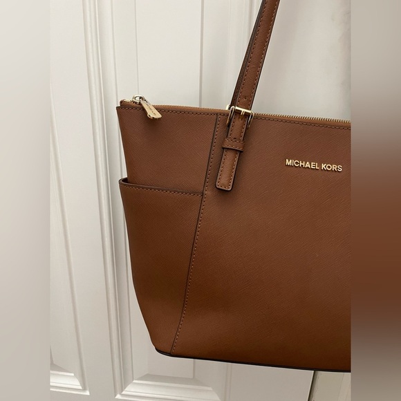 Michael Kors Brown Leather Shoulder Bag Like New - Picture 6 of 13